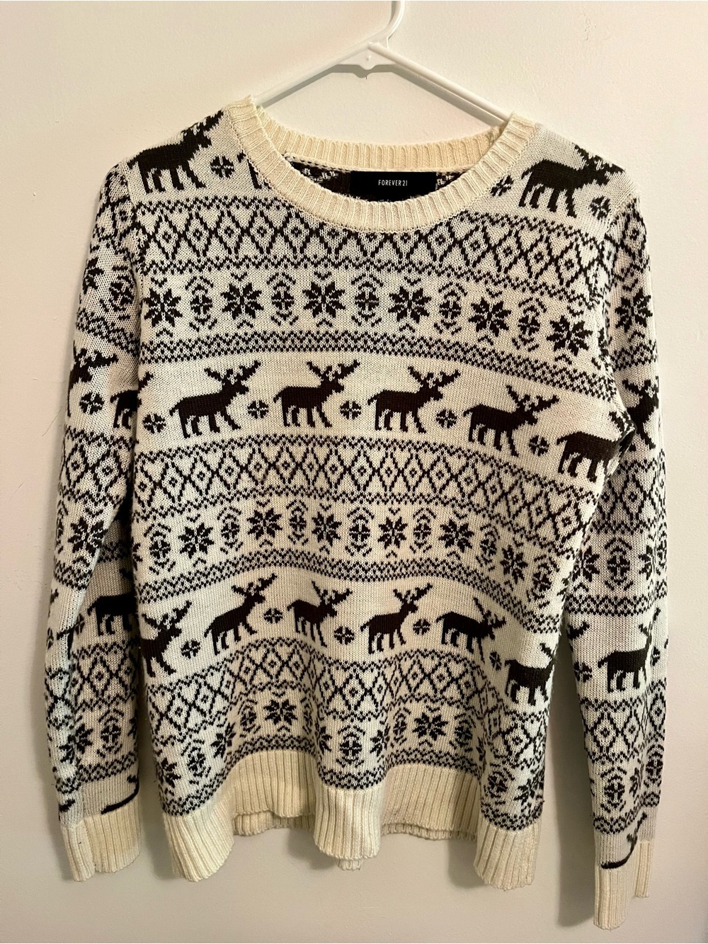 Forever 21 Women’s Cream and Dark Green Reindeer Fair Isle Crewneck Sweater